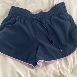 Lululemon choose a side reversible shoets